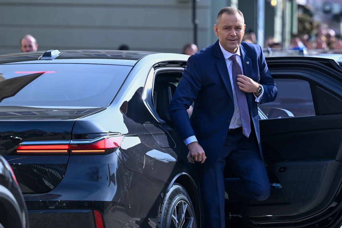 "W przyjaźni musimy mieć świadomość, że nie ze wszystkim się zgadzamy. Są sprawy, w których zgadzamy się, że się nie zgadzamy" - mówił prezydent Karol Nawrocki po spotkaniu z prezydentem Węgier Tamasem Sulyokiem. "Polacy kochają Węgrów, nienawidzą Władimira Putina, który jest zbrodniarzem wojennym i nikim więcej" - powiedział Nawrocki.