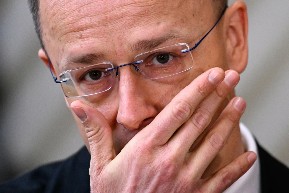 W Unii Europejskiej zawrzało po doniesieniach amerykańskiego dziennika „The Washington Post”, który ujawnił, że węgierski minister spraw zagranicznych Peter Szijjarto miał regularnie informować swojego rosyjskiego odpowiednika, Siergieja Ławrowa, o przebiegu poufnych rozmów podczas spotkań unijnych. Komisja Europejska domaga się od Budapesztu natychmiastowych wyjaśnień.