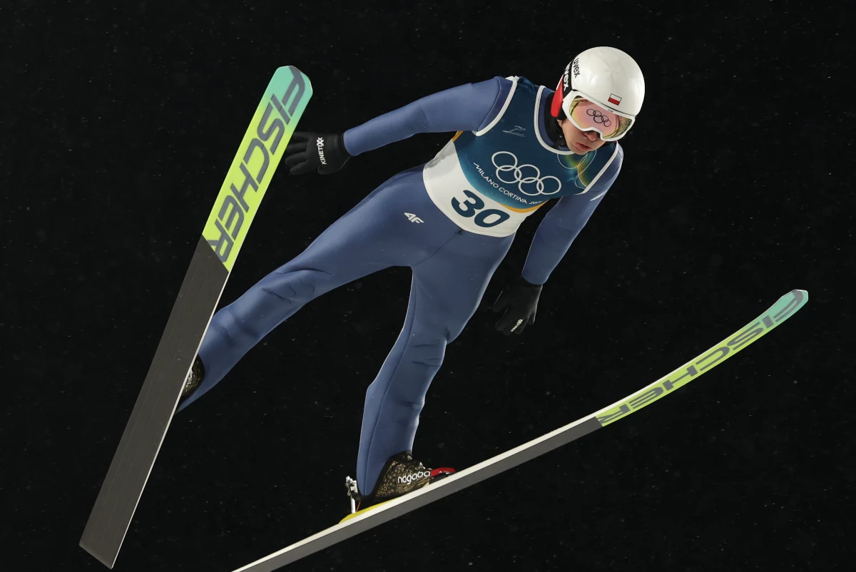 Sławomir Hankus to trener ze Szkoły Mistrzostwa Sportowego w Szczyrku. To niemal równolatek kończącego właśnie karierę Kamila Stocha. Sam próbował sił w kombinacji norweskiej. Jeszcze niedawno trenował choćby Kacpra Tomasiaka, który w ostatnim czasie z zawodnika niemal anonimowego stał się naszą sportową gwiazdą i trzykrotnym medalistą igrzysk olimpijskich.