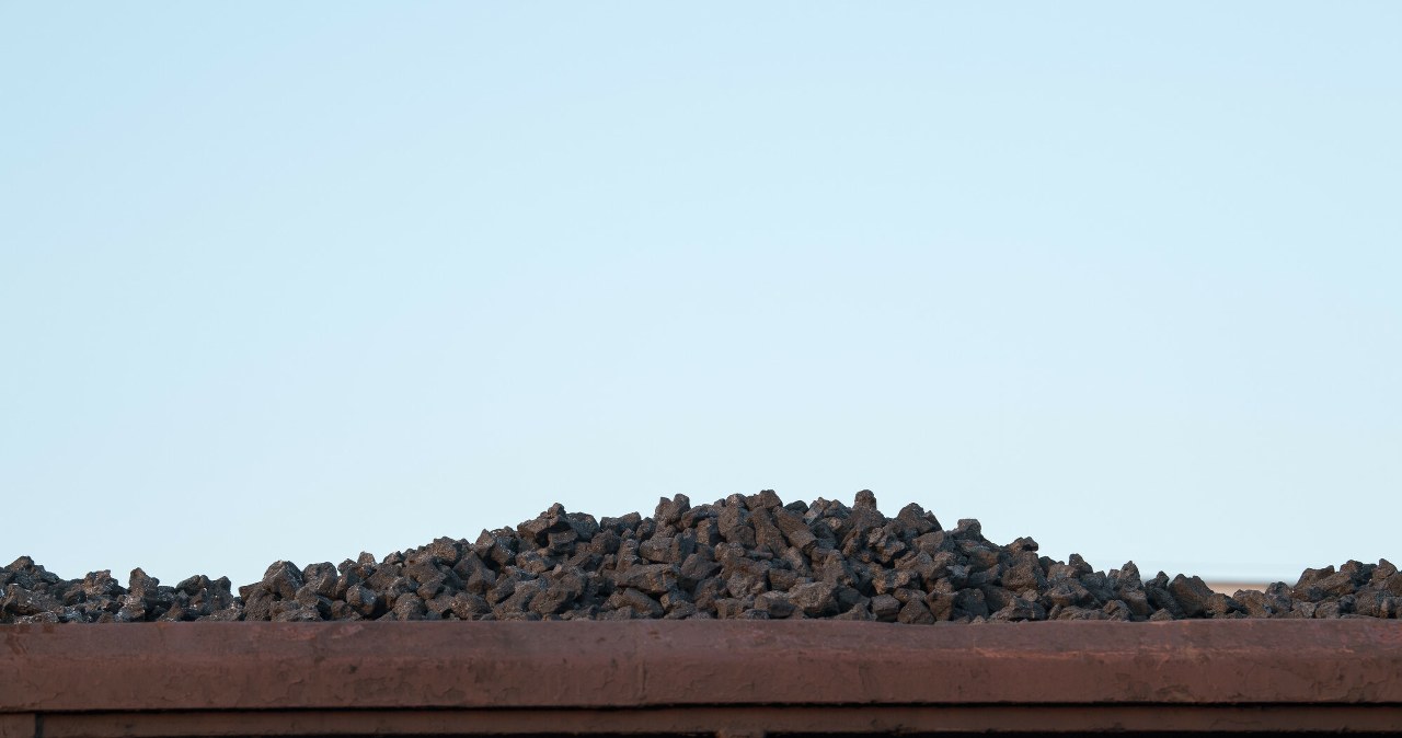 Węgiel ze składu przez internet. Jak kupić opał?