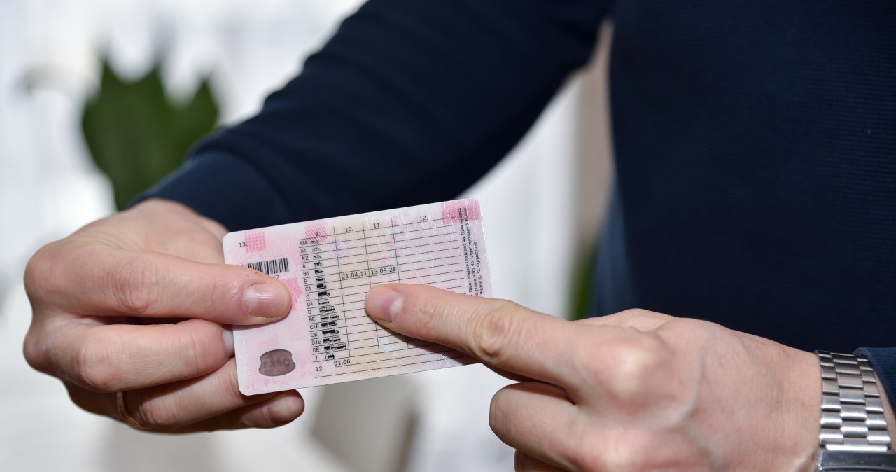 5 lat na wymianę bezterminowych praw jazdy. Podano ważne daty