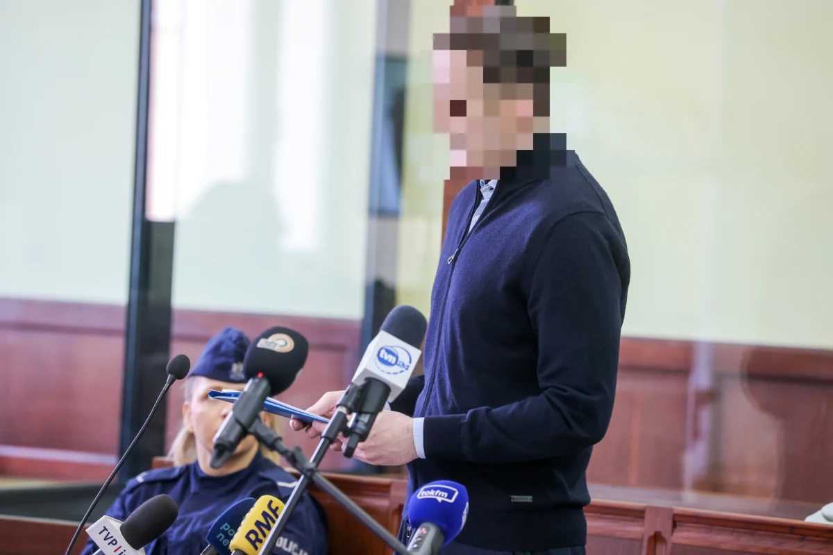 W sprawie Sebastiana M., oskarżonego o spowodowanie tragicznego wypadku na autostradzie A1, pojawiły się nowe, niepokojące okoliczności. Tajemnicza rozmowa telefoniczna, którą odbył w areszcie, nie doprowadziła do wszczęcia żadnego postępowania karnego, a właściwa prokuratura nie została o niej poinformowana. Sprawa budzi liczne pytania o procedury i nadzór nad osobami przebywającymi w areszcie. 