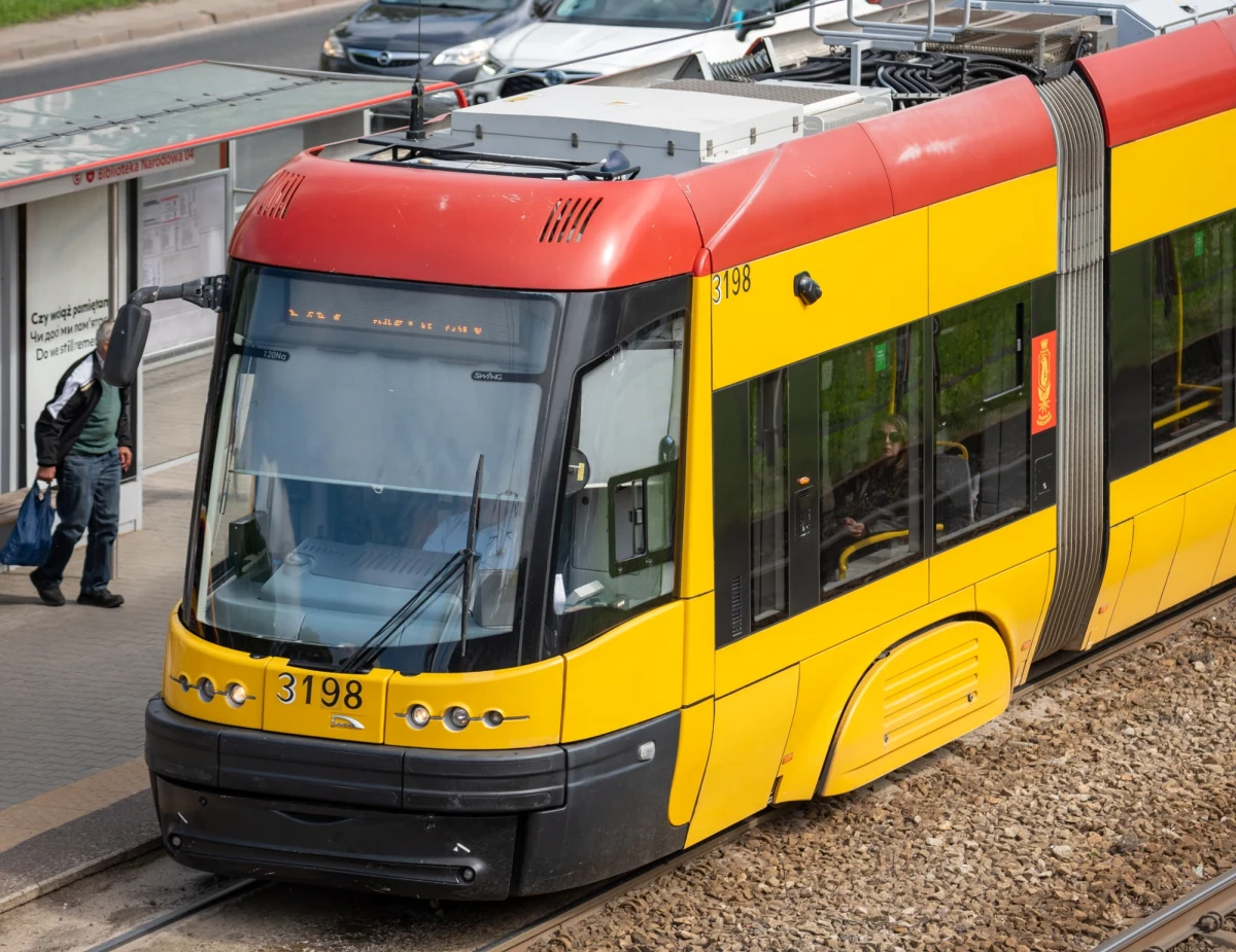 Na rozjeździe pętli Metro Młociny wykoleił się we wtorek tramwaj. Nie było osób poszkodowanych. Według najnowszych informacji zakończyły się utrudnienia w kursowaniu tramwajów.