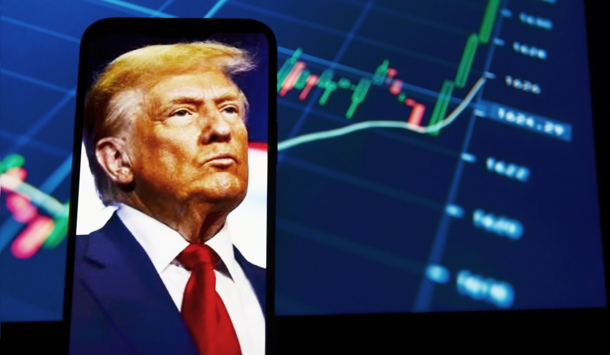 Ktoś się bardzo wzbogacił kwadrans przed wpisem Donalda Trumpa