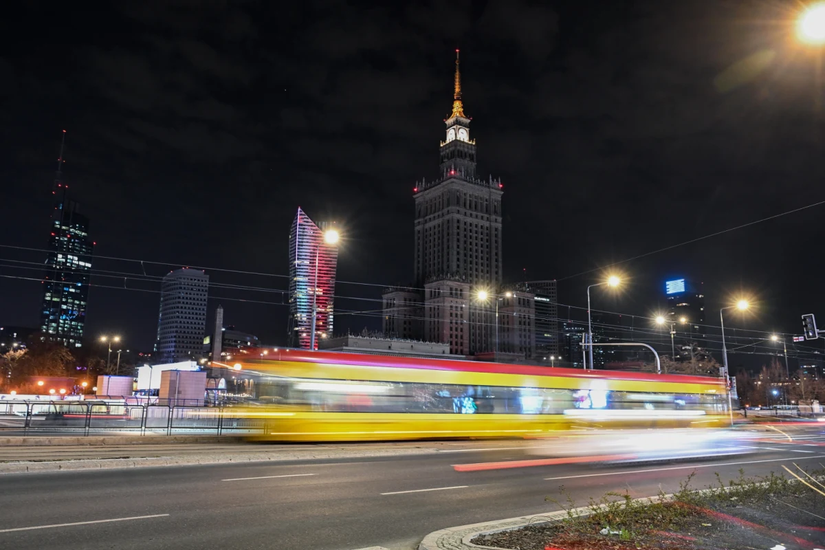 W najbliższy weekend w polskich miastach odbędzie się 19. edycja akcji "Godzina dla Ziemi". O co chodzi w tej inicjatywie i kto za nią stoi? Jak wyglądały poprzednie odsłony? Z czego wynikają pytania o sens tej akcji? Odpowiedzi znajdziecie w tym artykule. 