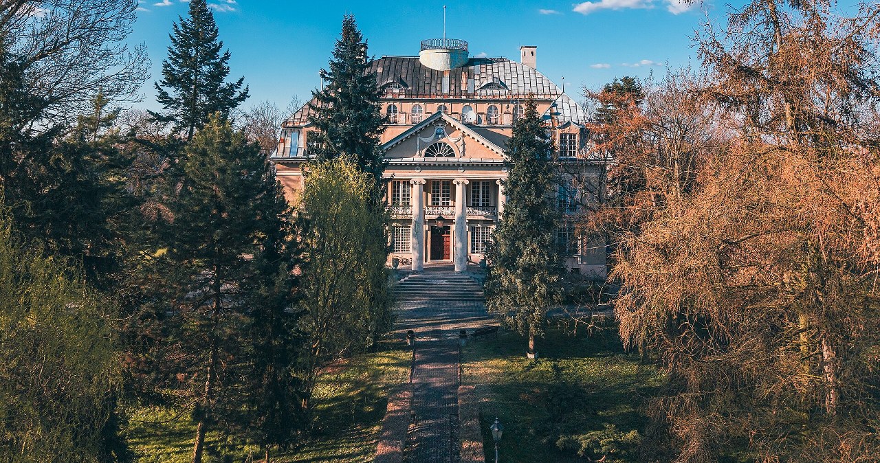 Piękny, zabytkowy i na sprzedaż. Pałac w Łubiu znów szuka właściciela