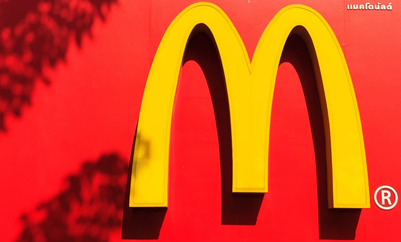 Czyste szaleństwo w McDonald's! W zestawach karty o wartości ok. 50 tys. zł