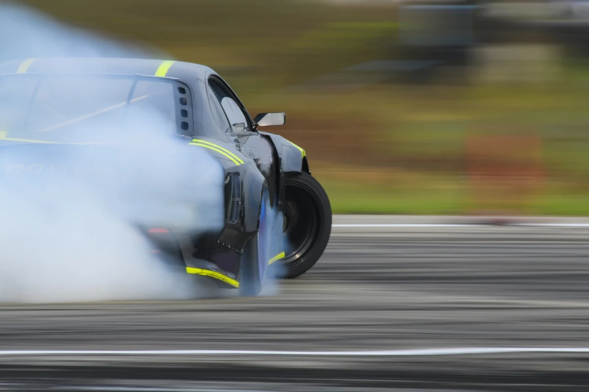Koniec marca przyniesie istotne zaostrzenie przepisów obowiązujących na polskich drogach. Powiększy się lista przewinień, za które grozić będzie zatrzymanie prawa jazdy na 3 miesiące. 