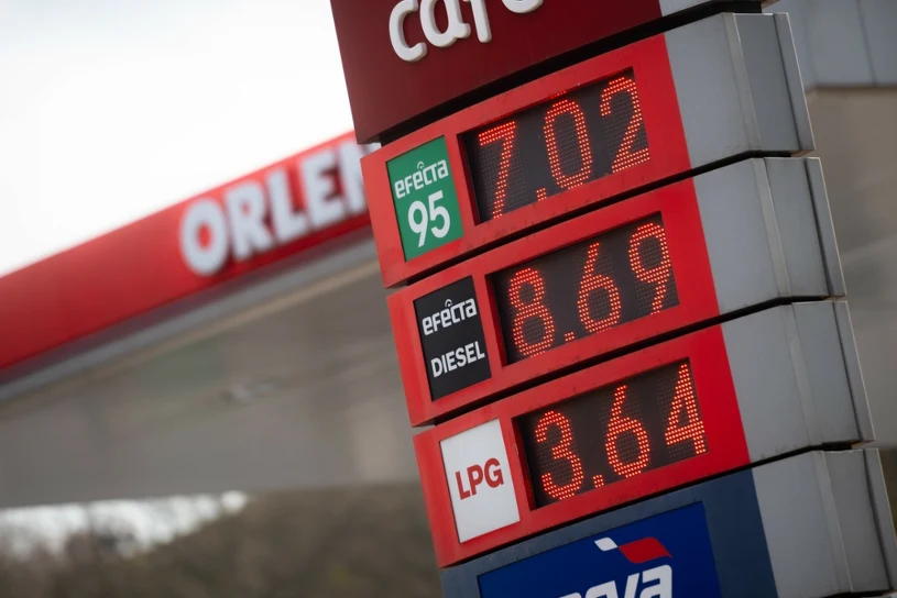 Akcje Orlenu nurkują po słowach Tuska o podatku od zysków