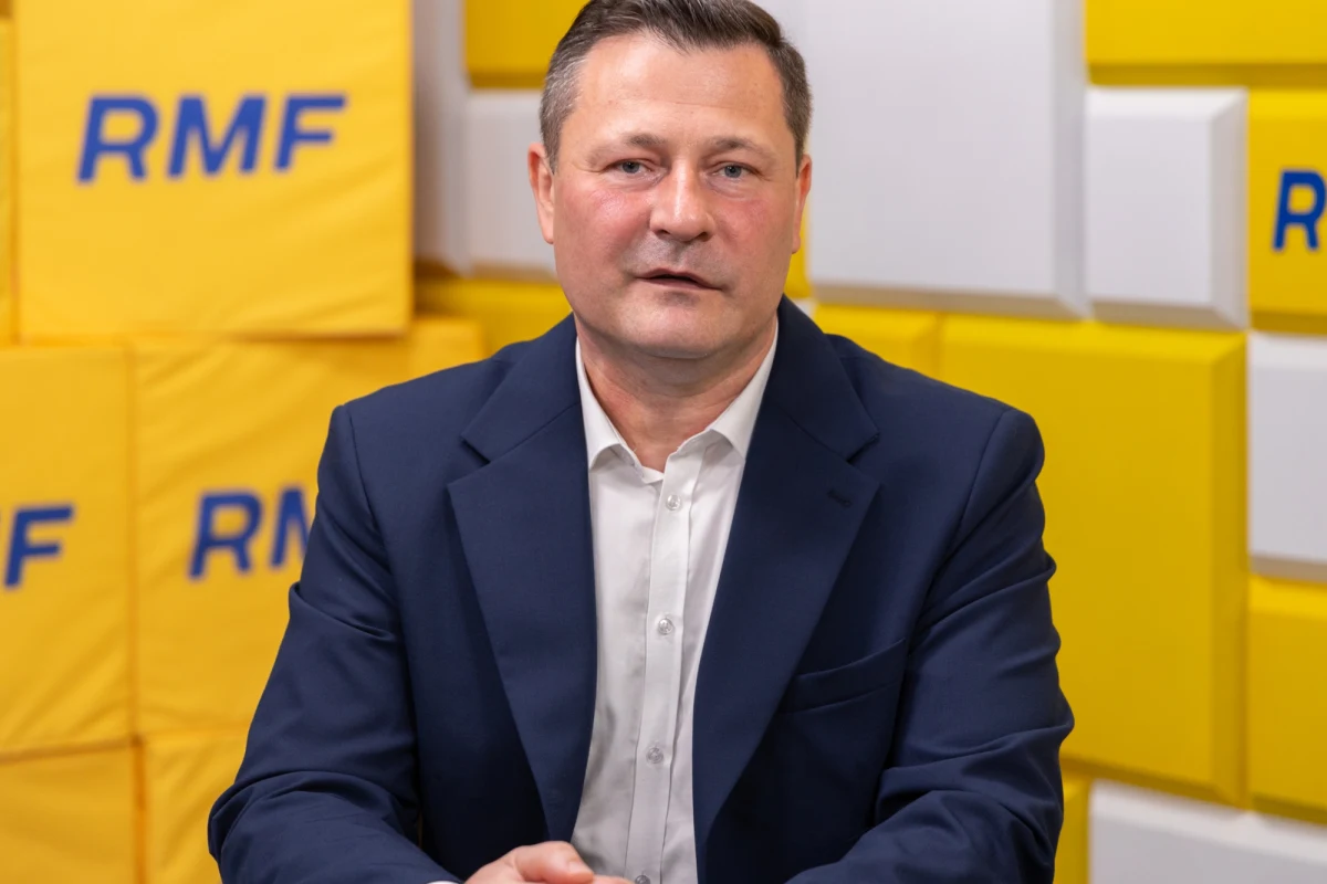 Czym różni się projekt Polskiego Stronnictwa Ludowego w sprawie "SAFE 0 proc." od projektu Karola Nawrockiego? Skąd będą pochodziły pieniądze na jego finansowanie? Czy przedstawiając ten projekt, PSL mówi "sprawdzam" prezydentowi i szefowi NBP? Gościem Rozmowy o 7:00 w Radiu RMF24 będzie Krzysztof Paszyk, przewodniczący klubu parlamentarnego PSL.