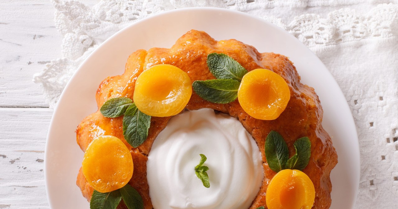 Zamiast klasycznej babki. Francuski Savarin zrobi furorę na Wielkanoc