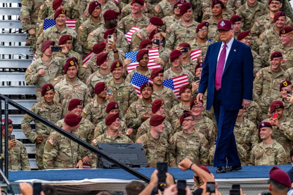 ​"Pentagon planuje rozmieścić na Bliskim Wschodzie trzy tysiące żołnierzy elitarnej 82. Dywizji Powietrznodesantowej" - informuje dziennik "Wall Street Journal". Reuters także podał tę informację, pisząc o "tysiącach żołnierzy". Zdaniem "WSJ" rozkaz wysłania żołnierzy ma zostać wydany w ciągu kilku godzin.