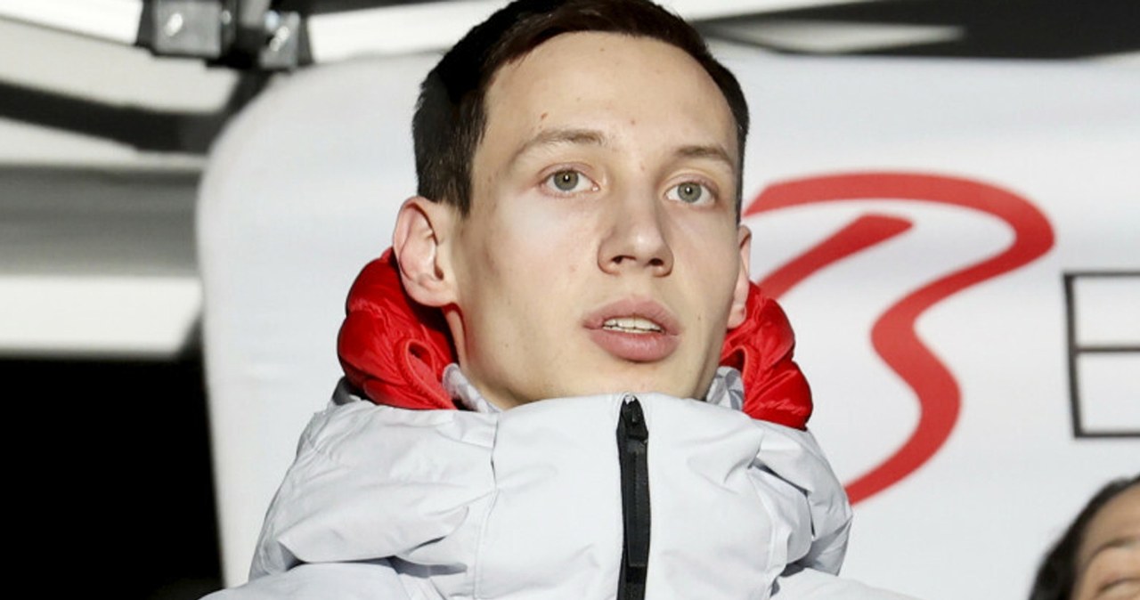 Sceny z Tomasiakiem pod szkołą w Szczyrku. Aż trudno było go poznać