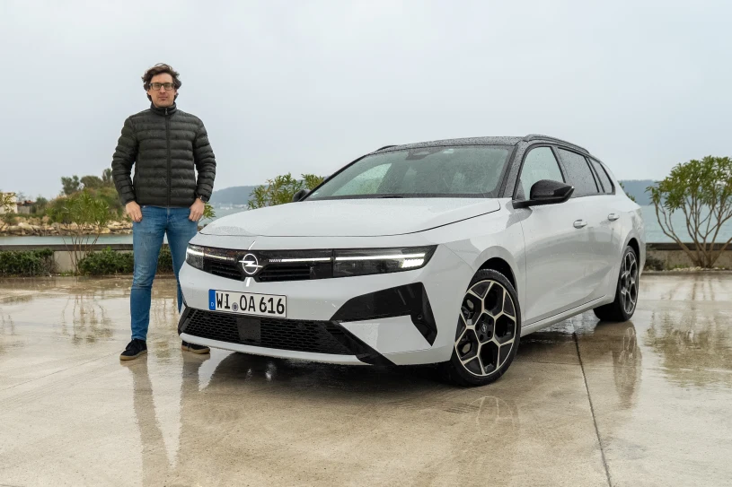 Jeździłem nowym Oplem Astrą z 1.2. Pali 6 l, nocą ma wyjątkowy atut