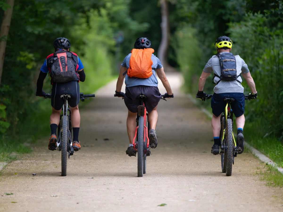 ​Łódzki magistrat ogłosił plany rozbudowy infrastruktury rowerowej o pięć nowych tras. Nowe drogi mają ułatwić dojazd m.in. na Zdrowie, Dąbrowę, Widzew oraz zapewnić połączenia z Konstantynowem Łódzkim i Aleksandrowem Łódzkim. Obecnie w Łodzi funkcjonuje około 300 km ścieżek rowerowych.