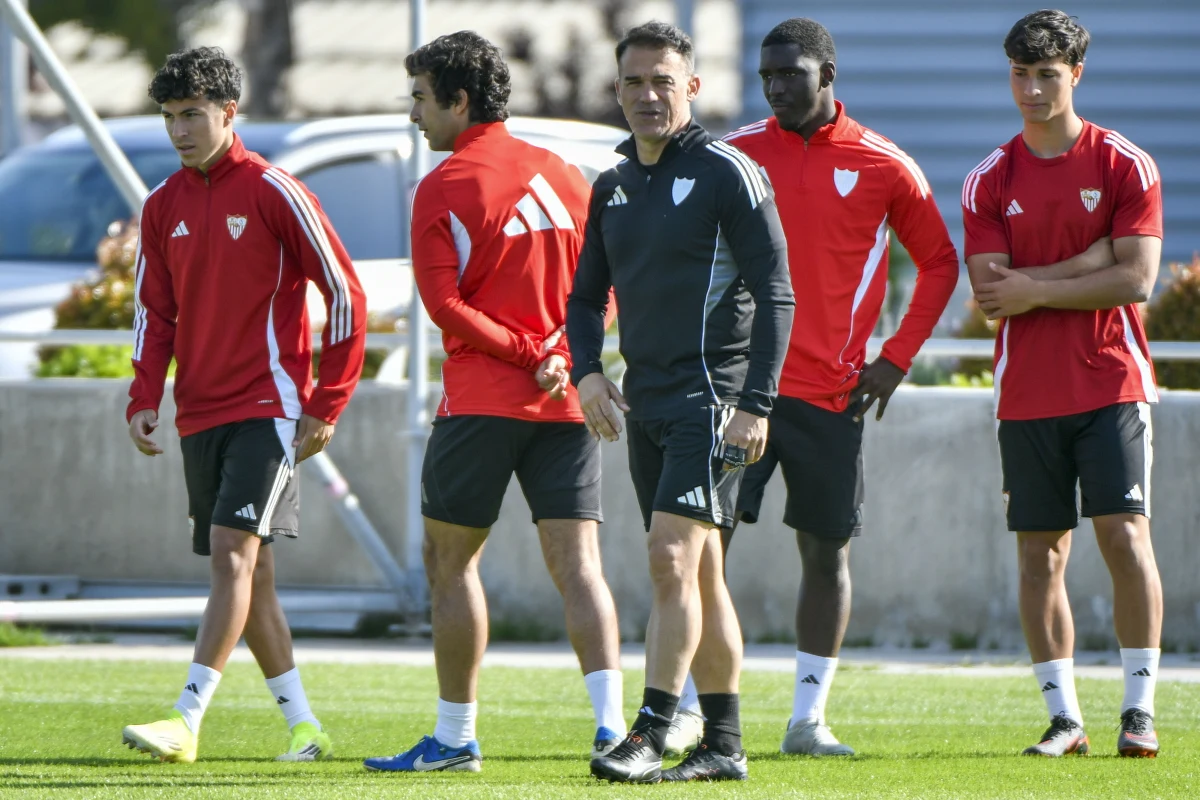 ​Luis Garcia Plaza został trenerem piłkarzy Sevilli. Zastąpił zwolnionego w poniedziałek Matiasa Almeydę, pod wodzą którego drużyna spisywała się poniżej oczekiwań i ma obecnie zaledwie trzy punkty przewagi nad strefą spadkową.