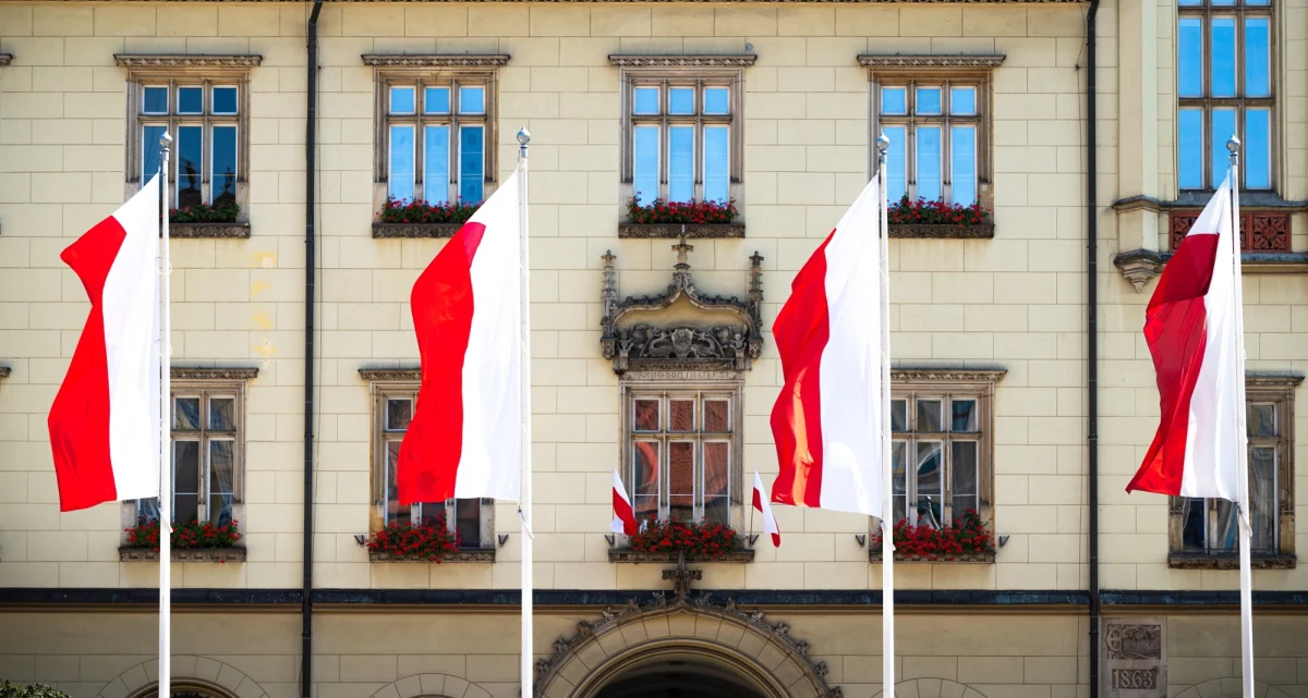 Od 2026 roku w polskim kalendarzu pojawiło się nowe święto państwowe - Dzień Inwalidy Wojennego, obchodzony 12 kwietnia. To wyraz uznania dla osób, które w wyniku działań wojennych doznały trwałego uszczerbku na zdrowiu, a także symboliczny gest pamięci o ich poświęceniu dla ojczyzny.