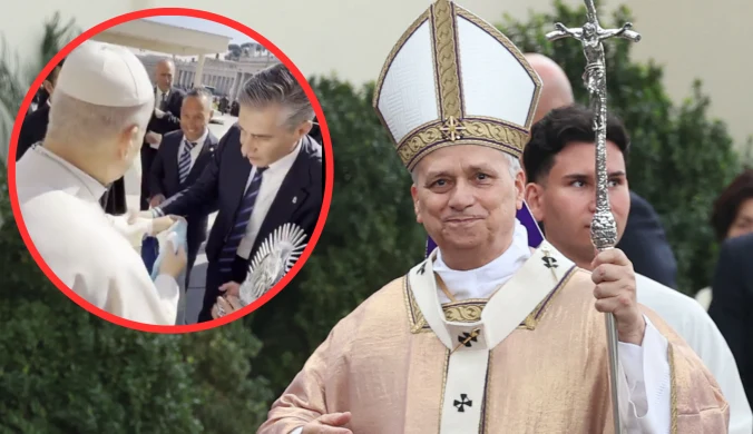 Wyjątkowa scena na placu św. Piotra. To wręczyli papieżowi. Wszystko nagrali