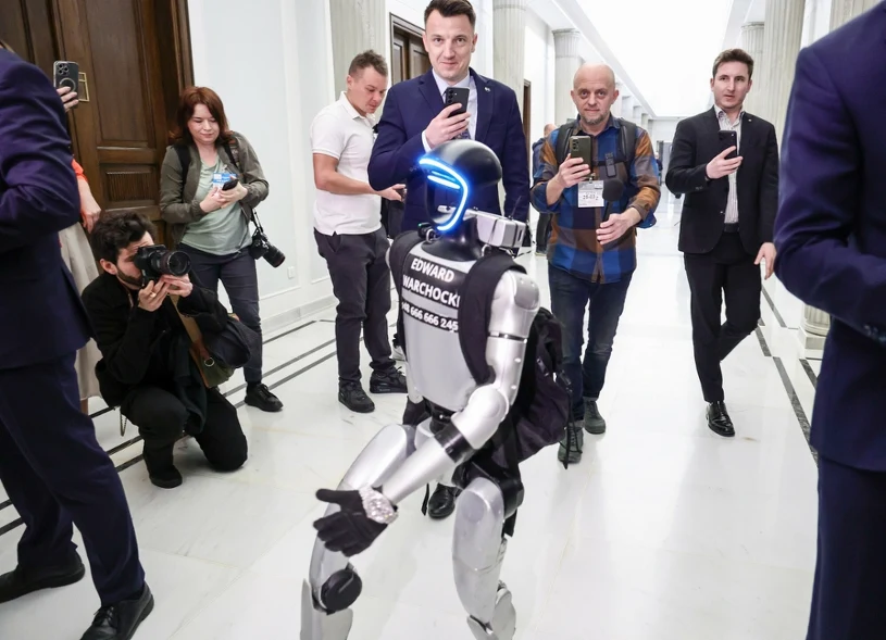 Robot humanoidalny w Sejmie. Edward Warchocki zachwycił polityków