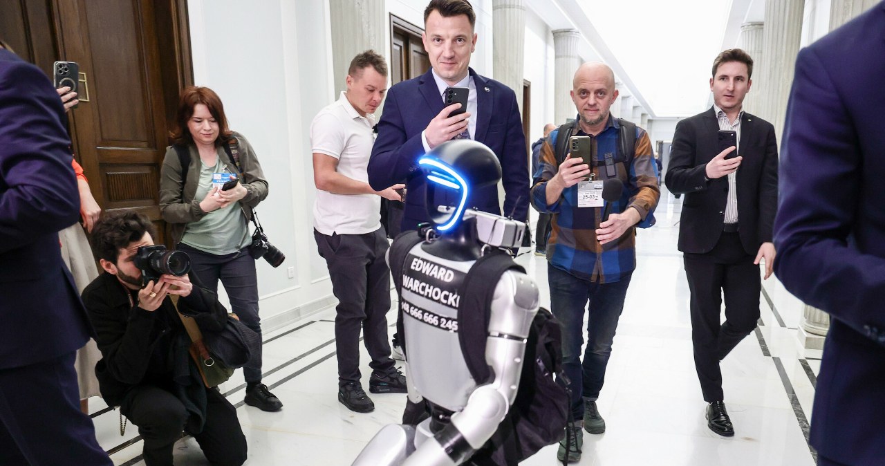Robot humanoidalny w Sejmie. Edward Warchocki zachwycił polityków