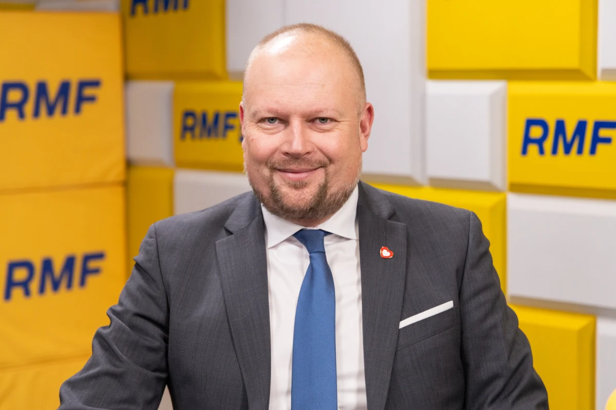 W piątek Sejm prawdopodobnie podejmie próbę odrzucenia weta prezydenta w sprawie nowelizacji Kodeksu postepowania karnego. Za tę decyzję prezydent jest krytykowany zwłaszcza przez kibiców. Do odrzucenia weta prezydenta potrzebna jest większość 3/5 głosów. Na co liczy koalicja? Gościem w Rozmowie o 7:00 w Radiu RMF24 będzie Witold Zembaczyński, poseł Koalicji Obywatelskiej.