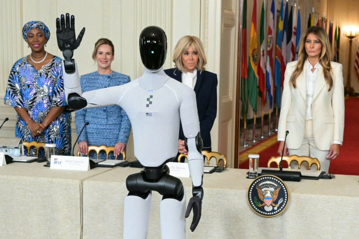 Waszyngton: Melania Trump weszła z robotem. Marta Nawrocka z apelem
