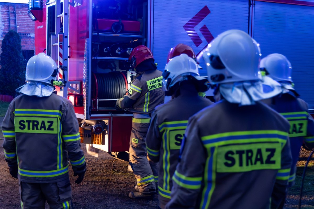 Ogromny pożar pod Piasecznem. Trwa walka strażaków z żywiołem