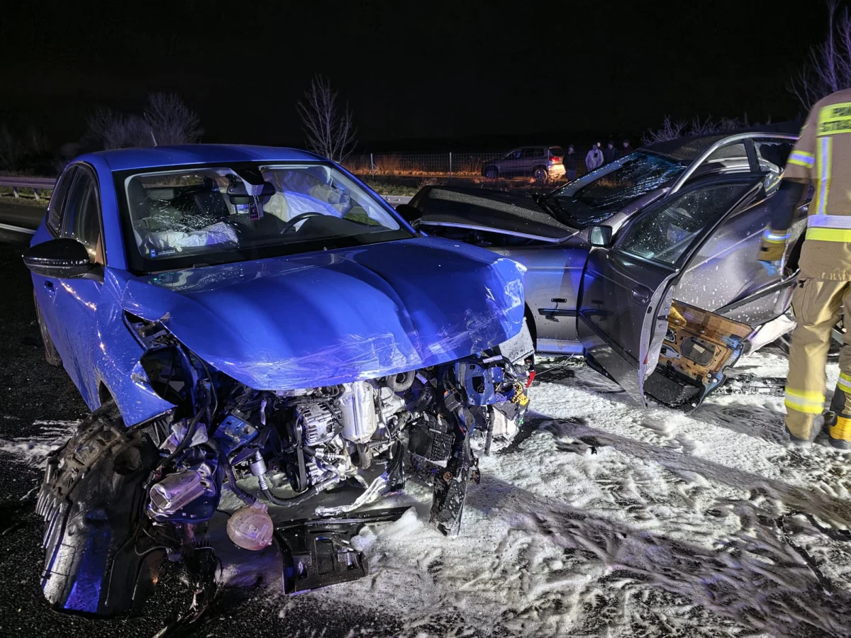 Do śmiertelnego wypadku doszło w środę wieczorem na S8 koło Oleśnicy na Dolnym Śląsku. Zderzyły się tam trzy samochody.