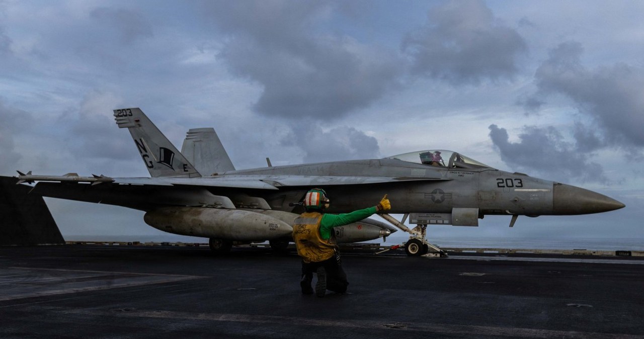 "Bombardowania będą trwać". Media o negocjacjach Trumpa z Iranem