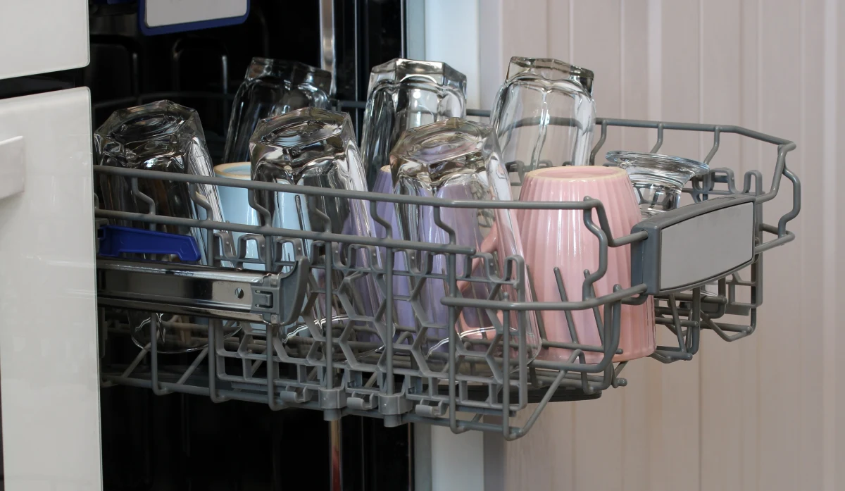 ​Główny Inspektorat Sanitarny ostrzega przed używaniem szklanek z popularnej sieci Flying Tiger Copenhagen. W wyniku kontroli wykryto niebezpieczną migrację ołowiu i kadmu z obrzeży kilku modeli szklanek. GIS już wcześniej wydał ostrzeżenia wobec szklanek tej marki. Obecne ostrzeżenie dotyczy kolejnych pięciu modeli.