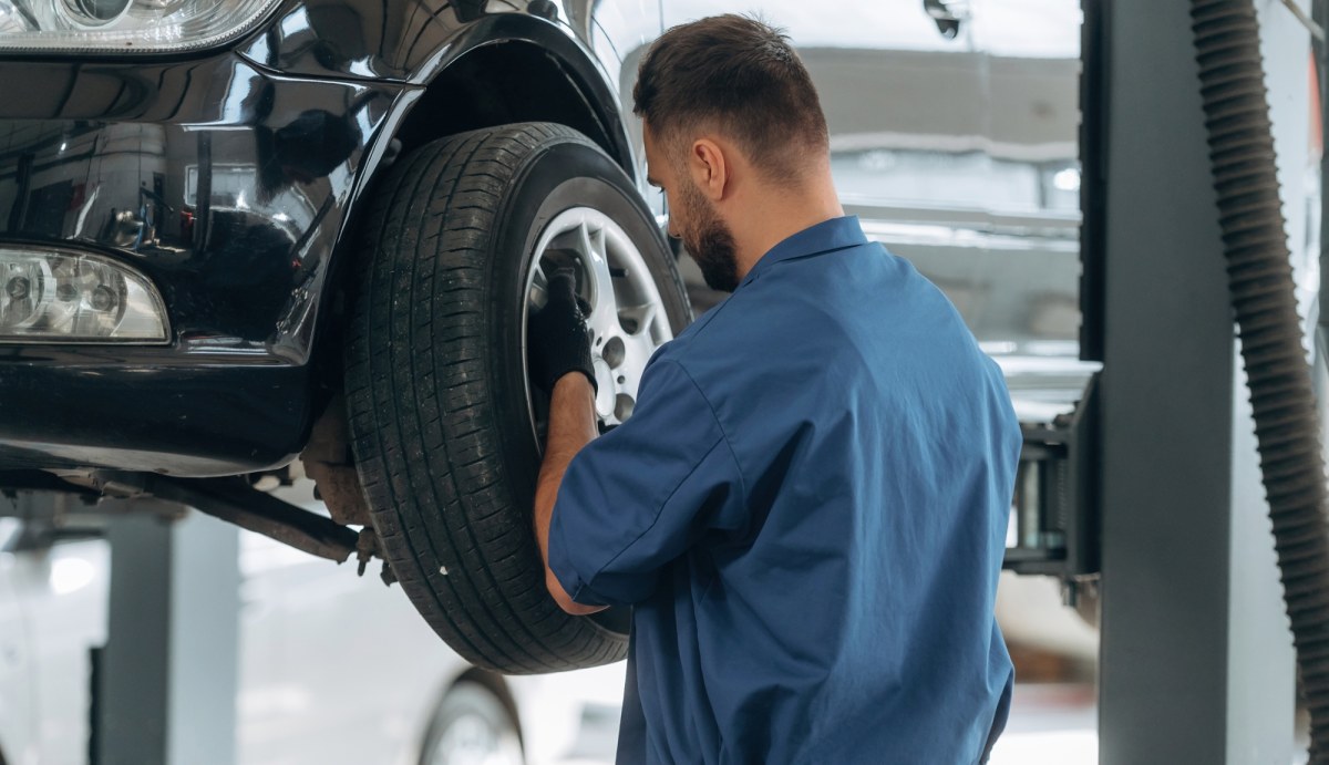 Nie patrz na kalendarz. Termometr powie ci, kiedy zmienić opony