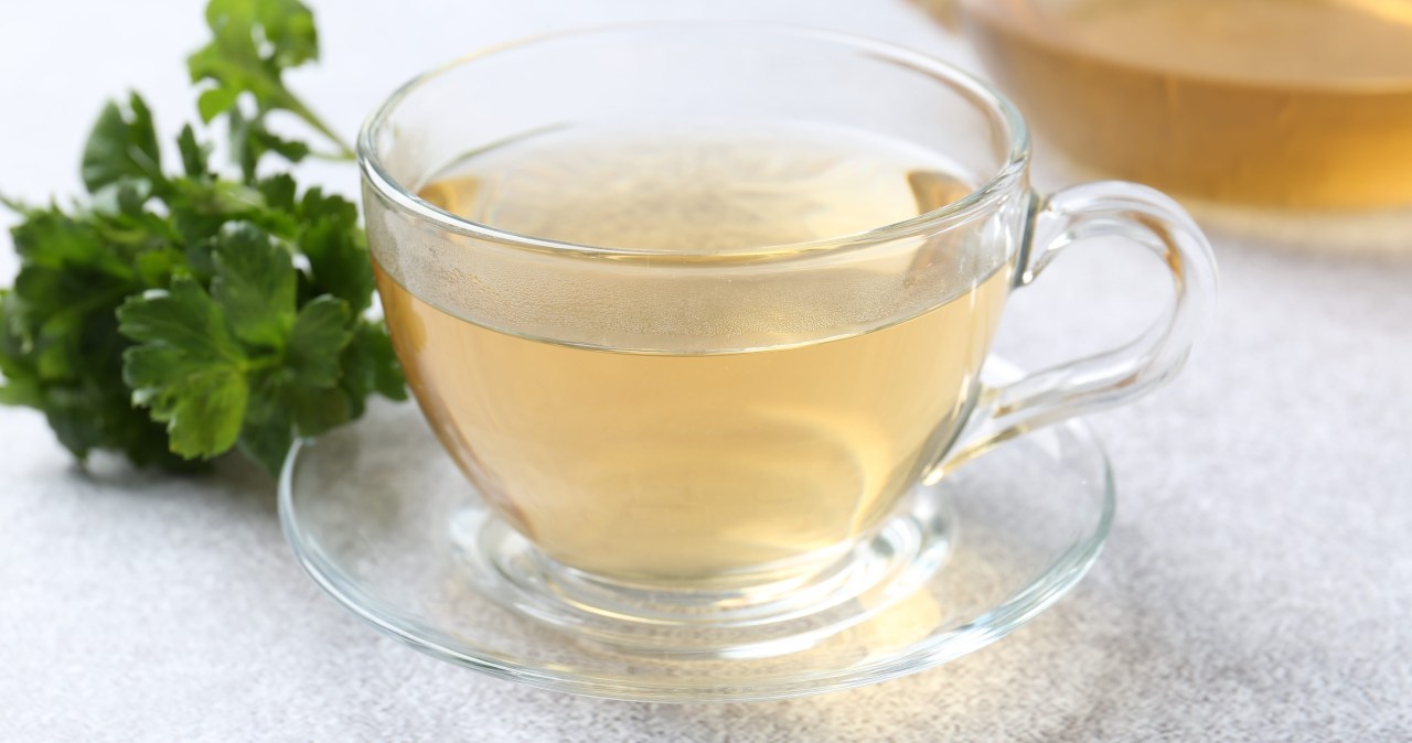 Weź z lodówki i zrób napar na trawienie i obrzęki. Działa lekko moczopędnie