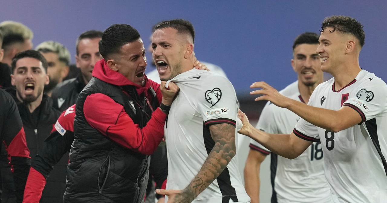 Piłkarze jak gwiazdy rocka, trener z lepszego świata. Albańczycy straszą Polaków