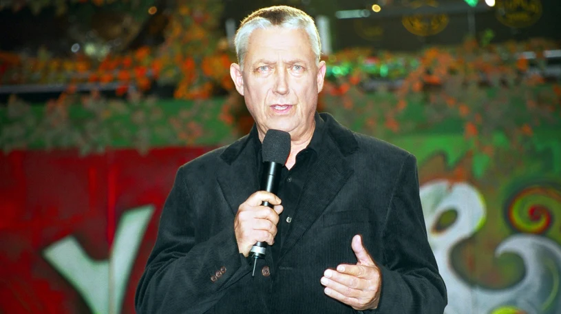 Jego teksty zna niemal każdy Polak. Na stałe weszły do języka potocznego