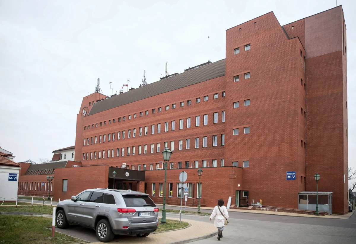 Prokuratura Okręgowa w Krakowie prowadzi śledztwo w sprawie nieprawidłowości podczas prowadzenia badań naukowych w Krakowskim Szpitalu Specjalistycznym im. św. Jana Pawła II. Według ustaleń śledczych, jedna z lekarek miała pobierać krew od pacjentów bez ich wiedzy i zgody, a także fałszować dokumentację medyczną.