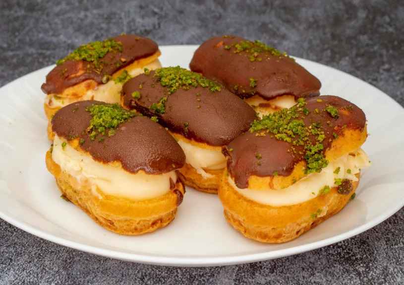 Orientalna słodycz na talerzu. Przepis na te eklerki jest prosty