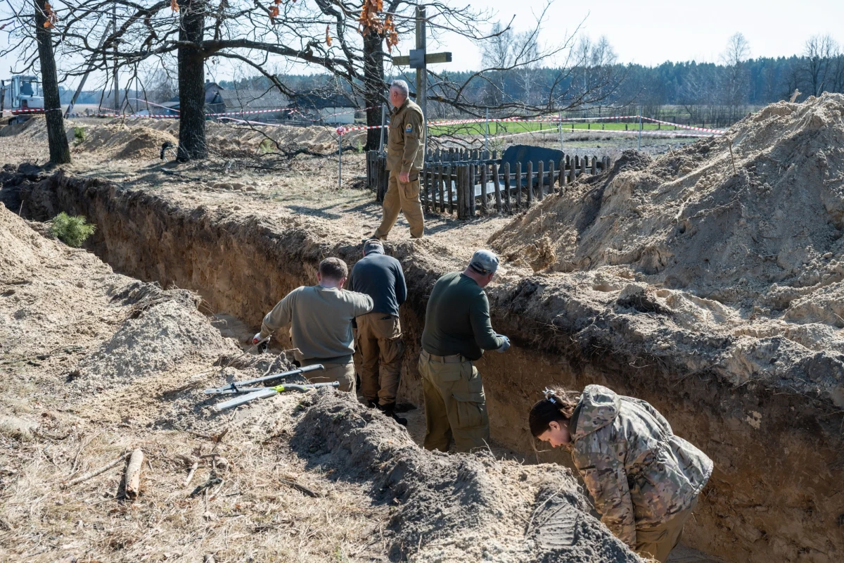 Polscy badacze poszukujący w Ugłach na Ukrainie ofiar rzezi wołyńskiej znaleźli ​ludzkie szczątki - poinformowała RMF FM Karolina Romanowska, szefowa Stowarzyszenia Polsko-Ukraińskie Pojednanie, które uzyskało zgodę na prace poszukiwawcze.