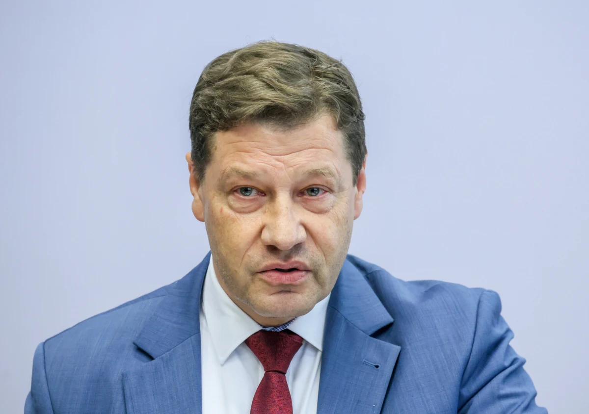 Sąd Najwyższy umorzył sprawę uchylenia immunitetu sędziego Piotra Schaba. Decyzja ta została podjęta z powodu wniosku nieuprawnionego prokuratora. To pokłosie zamieszania personalnego w polskim sądownictwie.