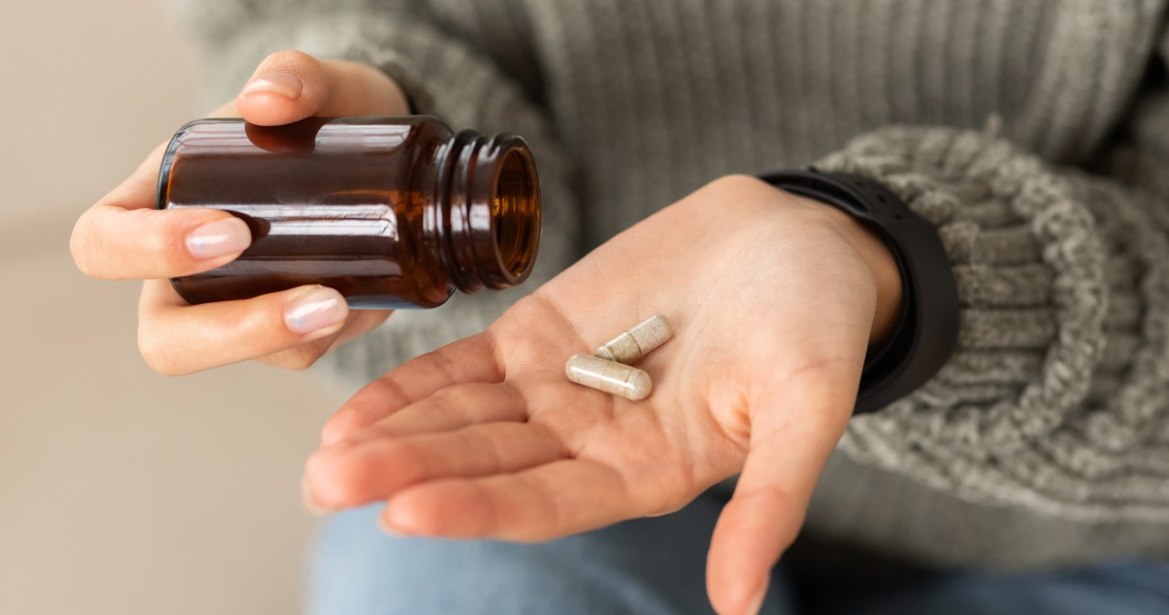 Przyjmujesz biotynę na włosy i paznokcie? Może wpłynąć na wyniki badań krwi