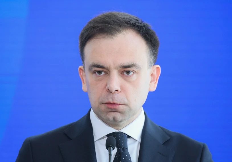 Ile kosztuje obniżka VAT i akcyzy na paliwa? Minister podał liczby