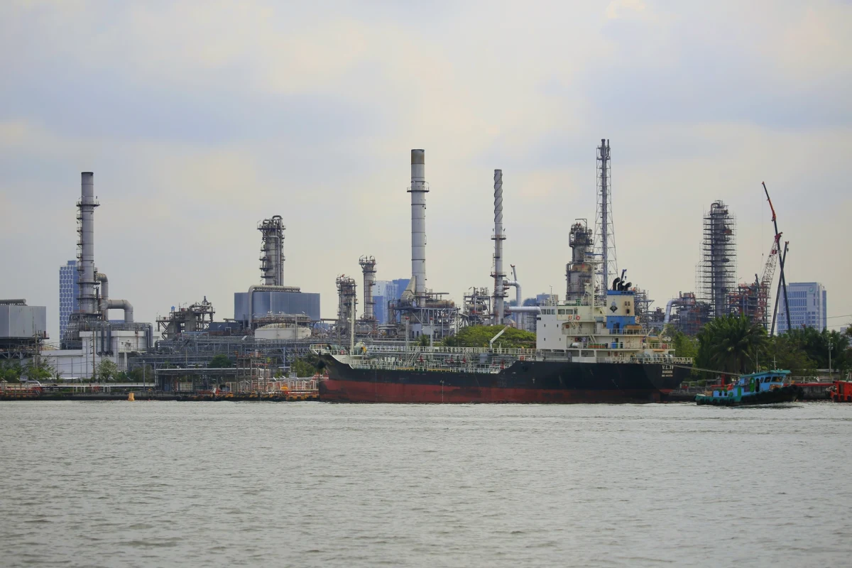 ​Szef MSZ Iranu Abbas Aragczi oznajmił, że statki Iraku, Indii, Chin, Rosji, Pakistanu i Korei Płd. mogą przepływać przez cieśninę Ormuz, która od początku wojny z USA i Izraelem jest blokowana przez Iran, co spowodowało skok cen ropy i gazu. 