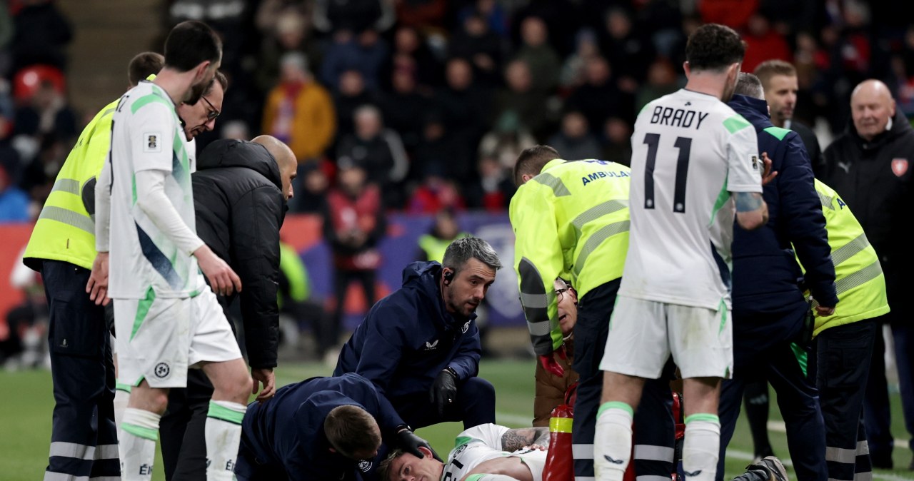 Koszmarne sceny w czeskiej Pradze. Irlandczyk padł na murawę. Cztery minuty oczekiwania