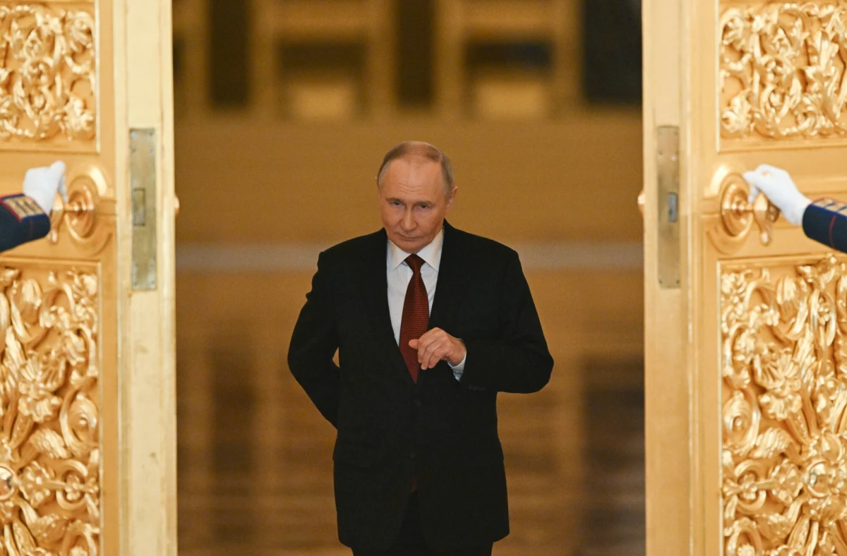 Putin zwołał oligarchów i poprosił ich o wpłaty do budżetu w obliczu rosnących kosztów wojny w Ukrainie - informuje "Financial Times", powołując się na trzy swoje źródła. Czwartkowe spotkanie rosyjskiego dyktatora z prominentnymi biznesmenami jasno wskazuje, że zamierza on dalej prowadzić wojnę, dążąc do zajęcia całego Donbasu, mimo rosnących obciążeń budżetu Kremla. Choć z pozoru wydaje się, że ze względu na konflikt na Bliskim Wschodzie Rosja znacznie skorzystała, nie do końca tak jest.