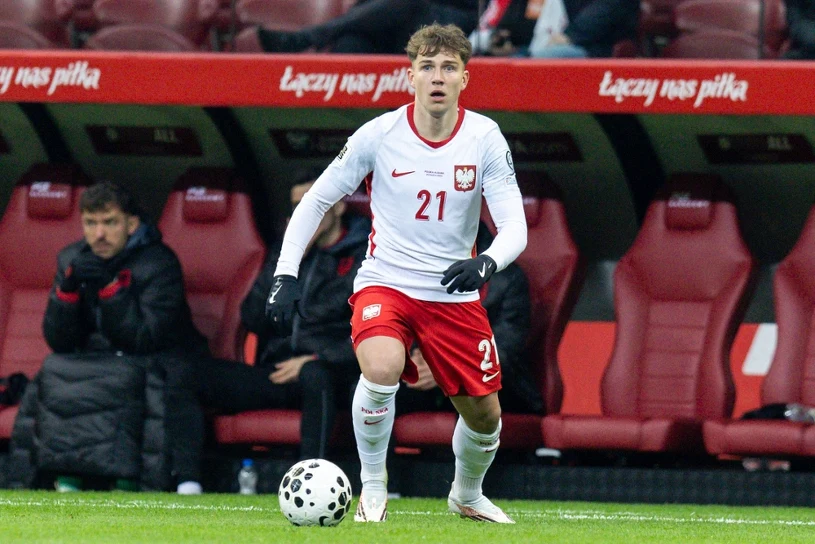Pietuszewski zachwyca Europę po debiucie. UEFA go wyróżniła