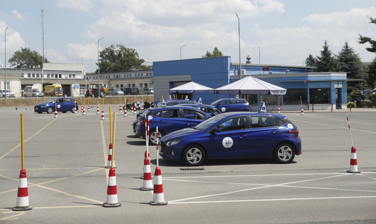 "Brawo", "olbrzymi błąd". Skrajne opinie o zmianach na egzaminie na prawo jazdy