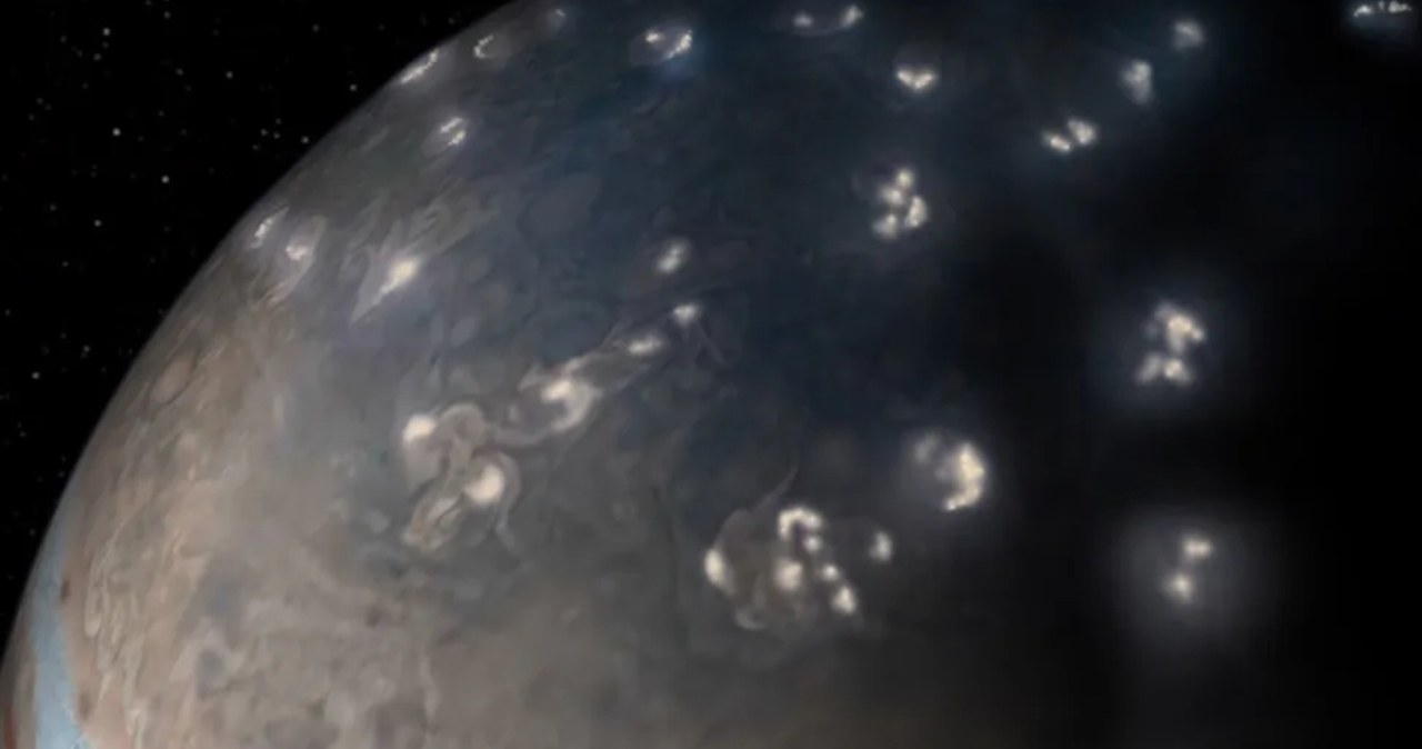 Błyskawice na Jowiszu mogą być choćby milion razy silniejsze niż na Ziemi