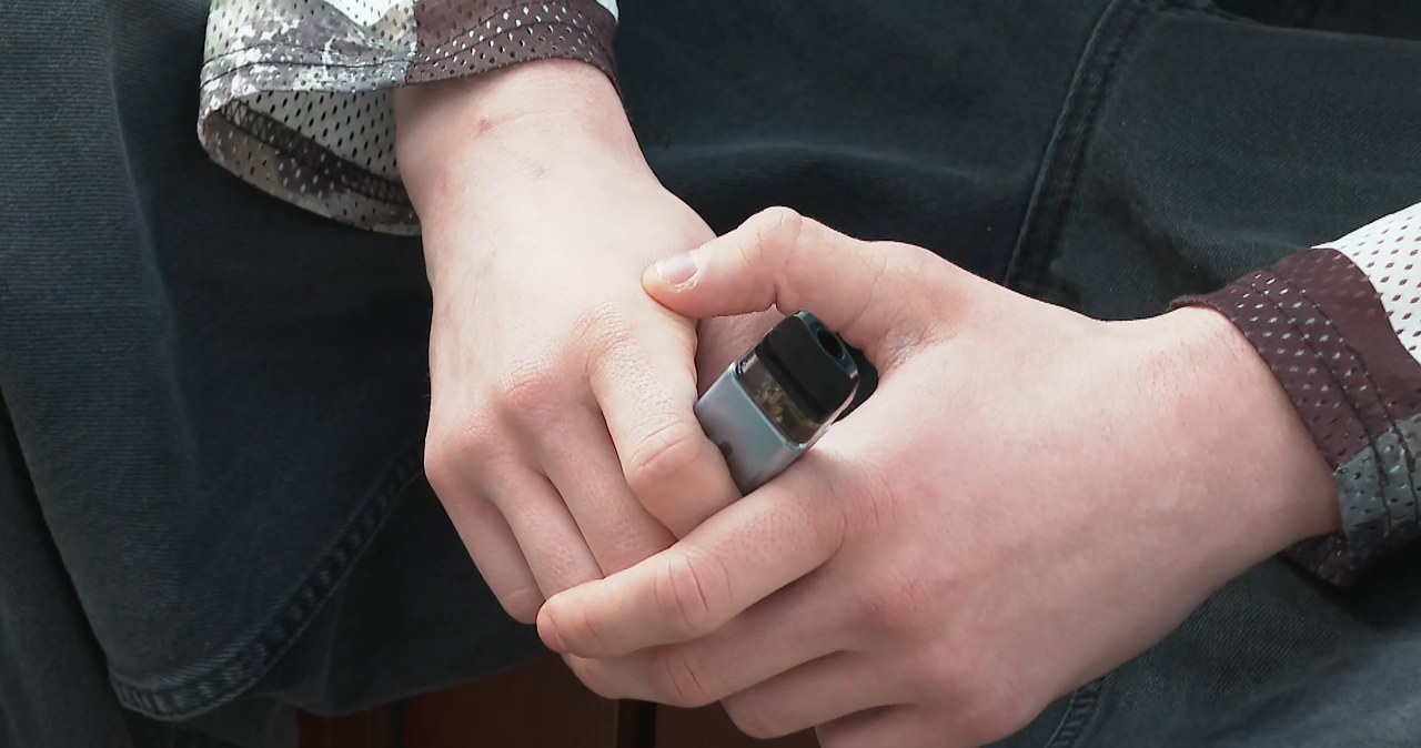 Nie da się ich segregować, w szkołach to plaga. Polski rząd chce zakazu