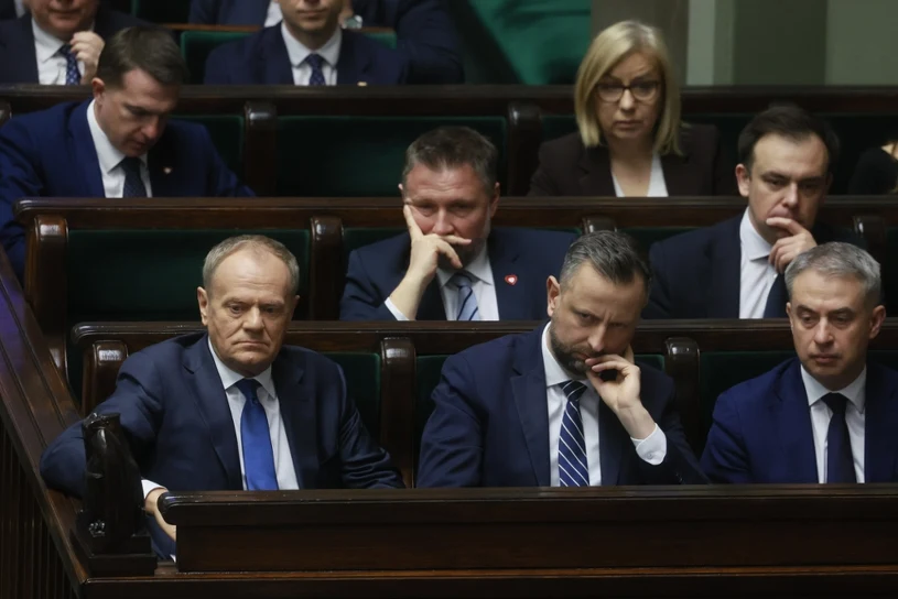 Spadają notowania rządu, rosną premiera. Najnowszy sondaż