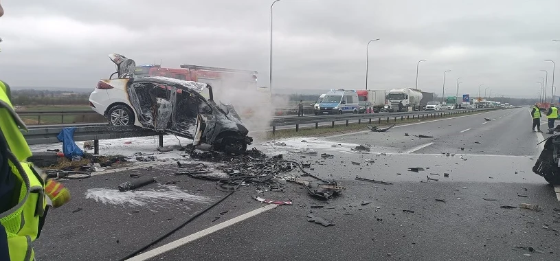 Tragiczny wypadek na S19. Kierowca zginął, auto stanęło w płomieniach