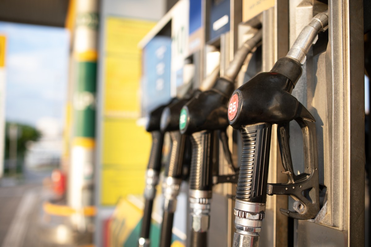 Obniżka cen paliw. Ile po decyzji Sejmu będzie nas kosztować tankowanie?